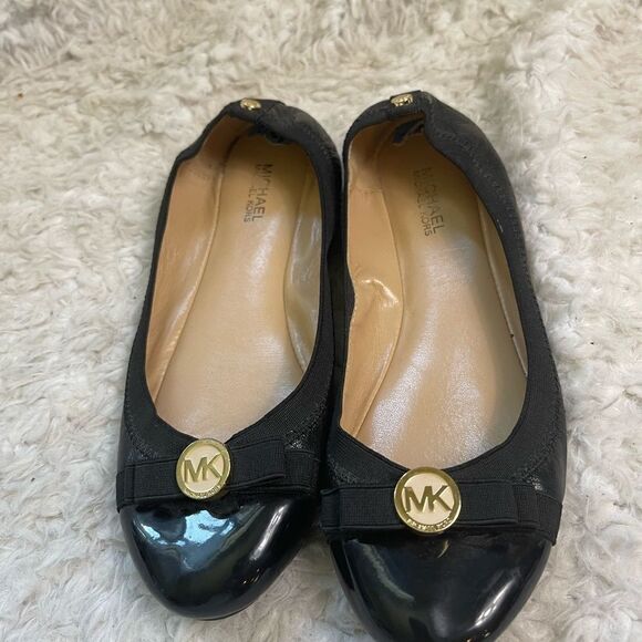 Michael Kors Black leather slip on flats with black ribbon & logo accent SZ 6.5M - Picture 2 of 7
